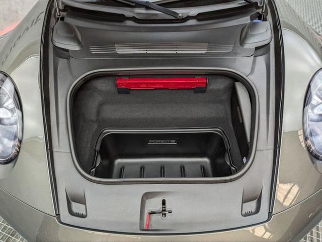 Porsche 911 992 CARRERA 4S