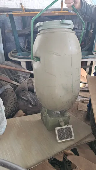 Dispensador o comedero automático antipajaros