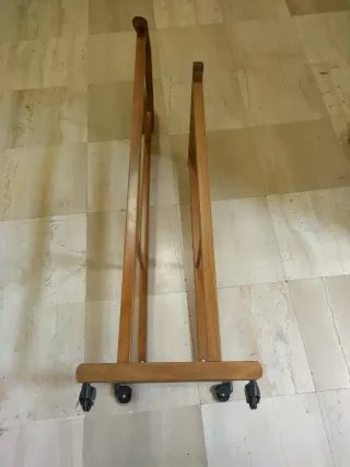 INDOSSATORE APPENDIABITI DA CAMERA