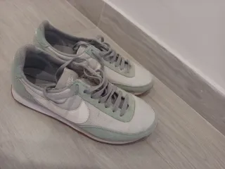 Zapatillas Nike Casual Gris y Blanco