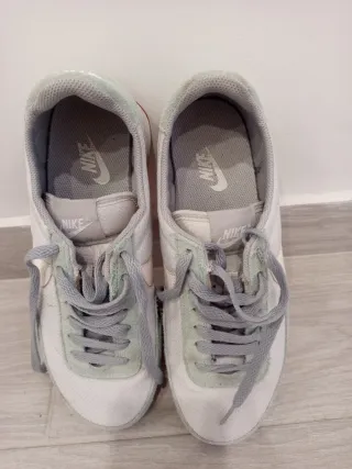Zapatillas Nike Casual Gris y Blanco