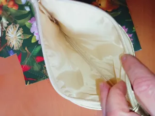 Pochette L'Erbolario dorata + confezione regalo