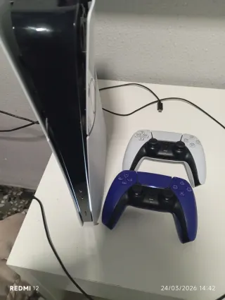Consola PS5 con 2 mandos (1 con drift)