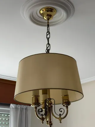 Lámpara de techo bronce y pantalla beige