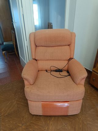 Se vende Sofá, butaca, camas y mueble
