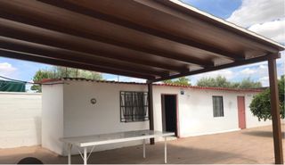 Porche hierro y panel sándwich