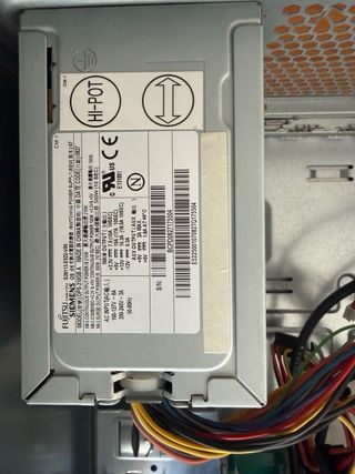 Caja PC Fujitsu  Negra + Fuente de Alimentación.