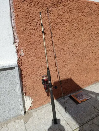 3 canne da pesca e 2 mulinelli