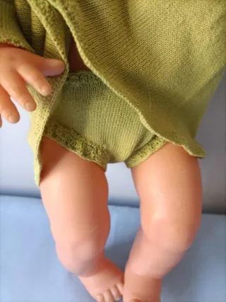 Conjunto gemelar Nenuco: 2 vestidos, 2 gorros, 2 b