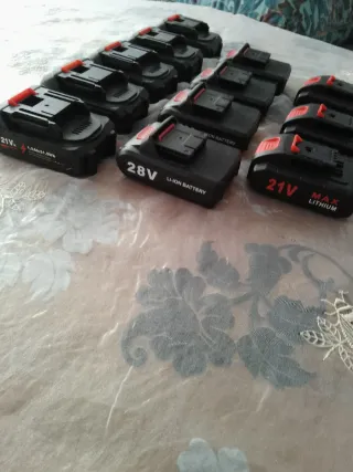 Lote  8 Baterías Li-Ion 21V y 28V (((( Nuevo))))