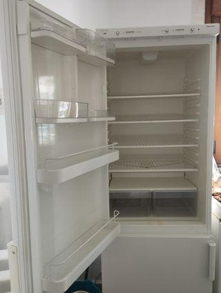 Nevera Liebherr (enfría bien, congelador no)
