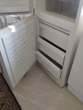 Nevera Liebherr (enfría bien, congelador no)