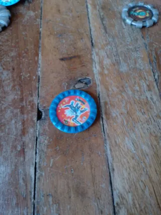 Tazos Pokémon y Helicóptero de Juguete