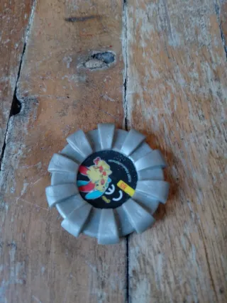 Tazos Pokémon y Helicóptero de Juguete