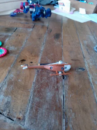 Tazos Pokémon y Helicóptero de Juguete