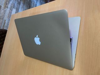 MACBOOK AIR 2017 – CUIDADÍSIMO + PACK COMPLET