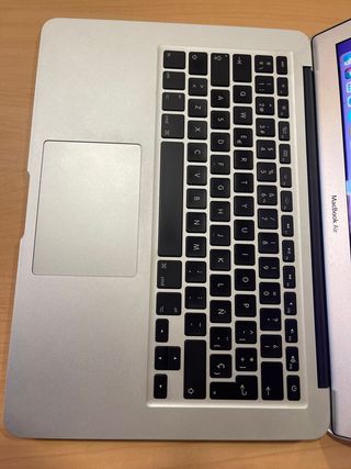 MACBOOK AIR 2017 – CUIDADÍSIMO + PACK COMPLET