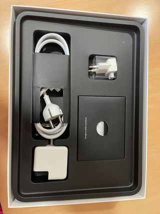 MACBOOK AIR 2017 – CUIDADÍSIMO + PACK COMPLET