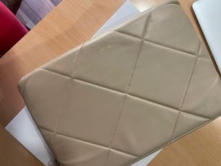 MACBOOK AIR 2017 – CUIDADÍSIMO + PACK COMPLET