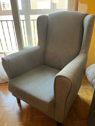 1 sofá de 3 plazas. 1 sofá de 2 plazas. 1 sillón.