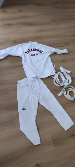 Kimono Taekwondo Daedo Blanco y Amarillo