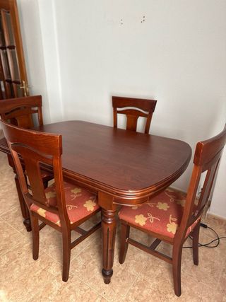 Conjunto mesa y sillas de madera
