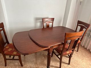Conjunto mesa y sillas de madera
