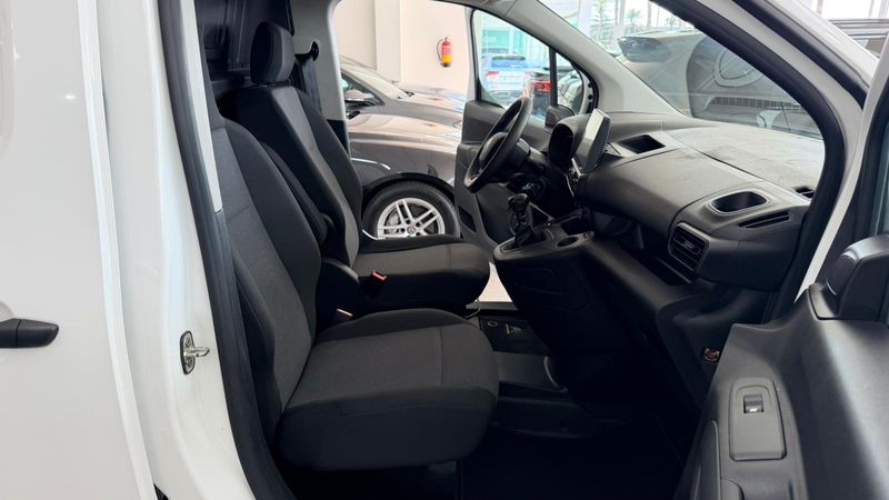Citroën Berlingo 2022, foto 16