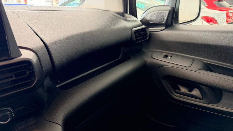 Citroën Berlingo 2022, foto 18
