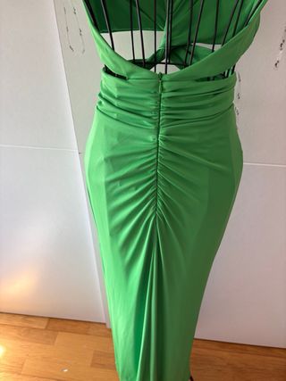 Vestido verde longo com recortes S Betzzia