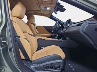 Lexus ES 2.5 300h Luxury