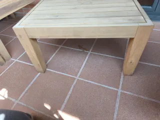 Mesa de jardín/terraza de madera de Sklum.