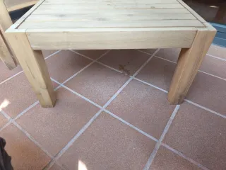 Mesa de jardín/terraza de madera de Sklum.