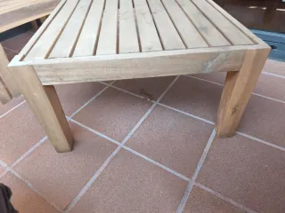 Mesa de jardín/terraza de madera de Sklum.