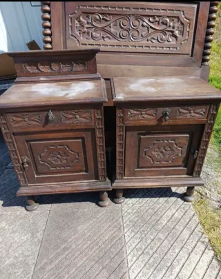 Mueble vintage de madera tallada