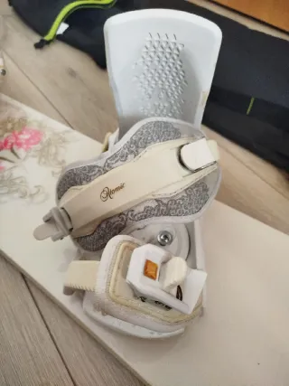 Tavola da snowboard con attacchi economica