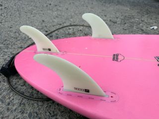 Tabla de surf rosa 5'9 32L