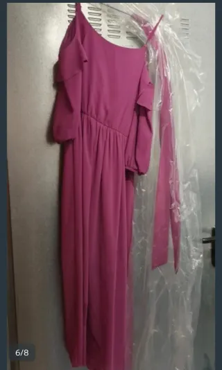 Vestido de fiesta morado con detalles dorados