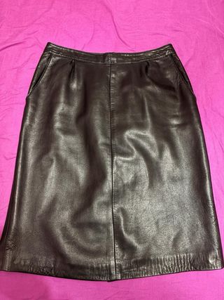 Chaqueta y falda de cuero negro vintage