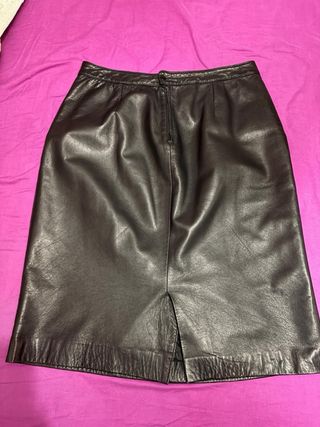 Chaqueta y falda de cuero negro vintage