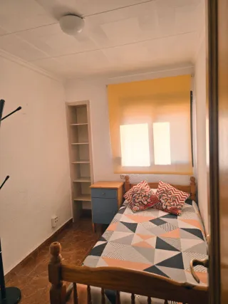 Se alquila habitación cómoda