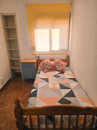Se alquila habitación cómoda