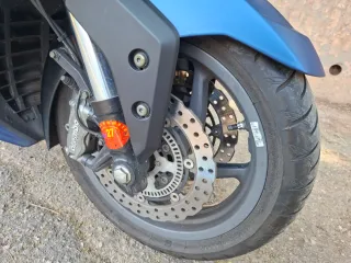 Kymco AK 550 Maxi Scooter Azul