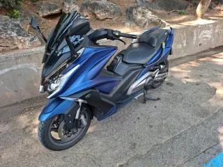 Kymco AK 550 Maxi Scooter Azul