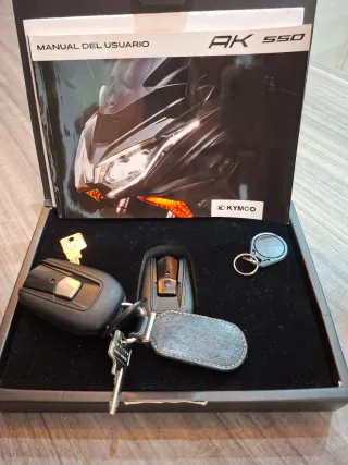 Kymco AK 550 Maxi Scooter Azul