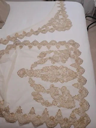 Manteletas de fallera con bordado dorado