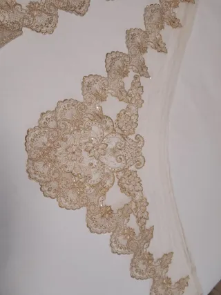 Manteletas de fallera con bordado dorado