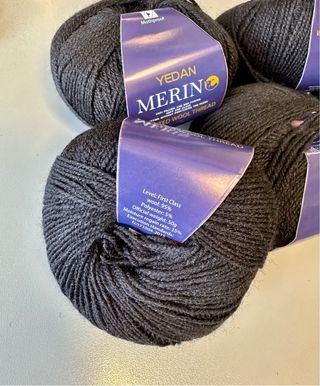 5 gomitoli lana nera YEDAN MERINO