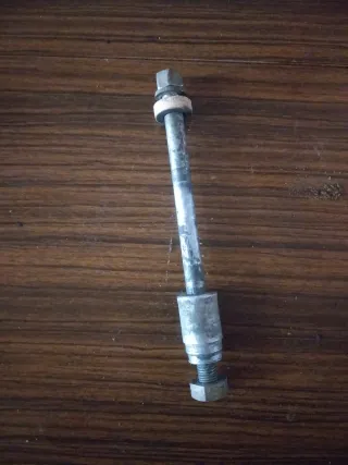 Eje trasero Derbi Diablo C4 C7