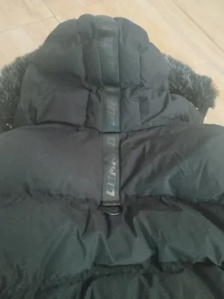 Supply & Demand Chaquetón Negro con Capucha